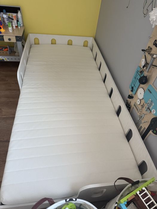 łóżko ze stelażem