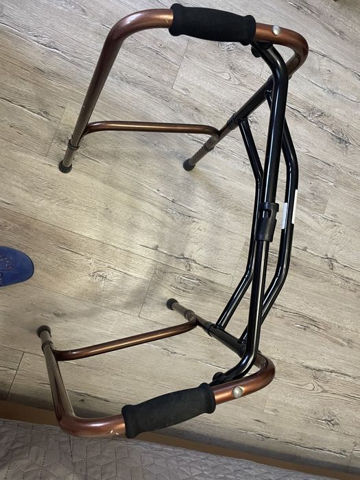 Ходуни крокуючі фіксовані для людей похилого віку