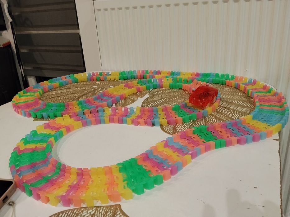 Sprzedam elastyczny tor samochodowy. Mnóstwo frajdy i zabawy. 

W samo