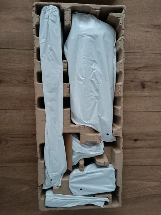 NOWY Odkurzacz pionowy Philips Aqua 8000 XC8057/01
XC8057/01