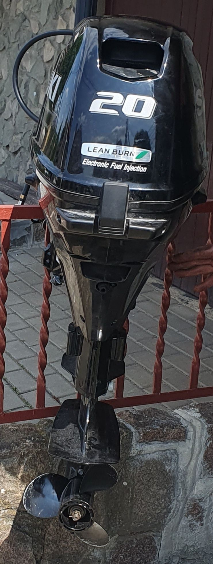 Silnik zaburtowy Suzuki DF20A czarny rok 2020 wypływane ok 10 mth