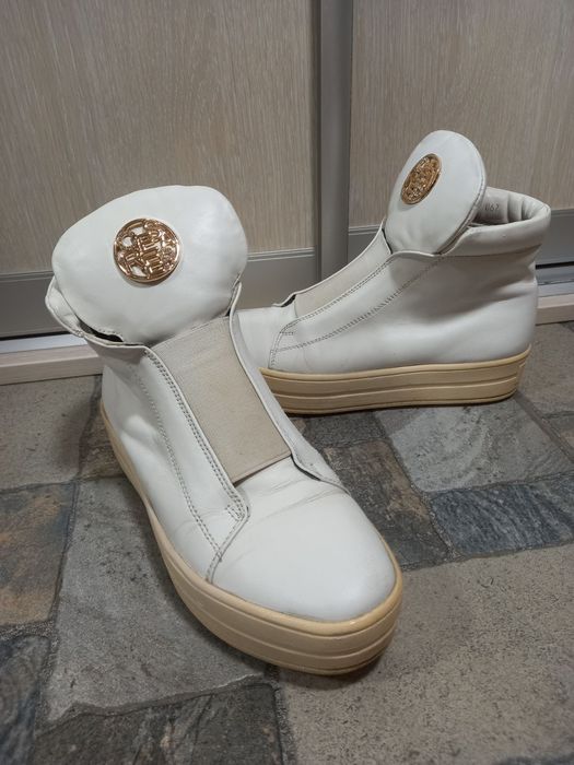 Высокие женские кроссовки белые