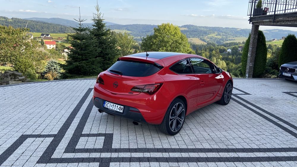 Opel Astra J GTC 2011 r. 1.6 T 212 km