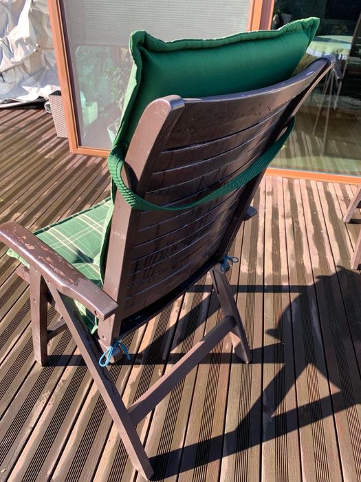 Stół + 6 krzeseł drewnianych + zestaw poduszek – używane