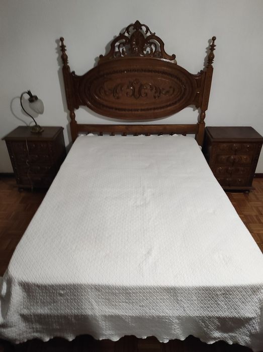 Vendo cama de madeira vintage D. João V