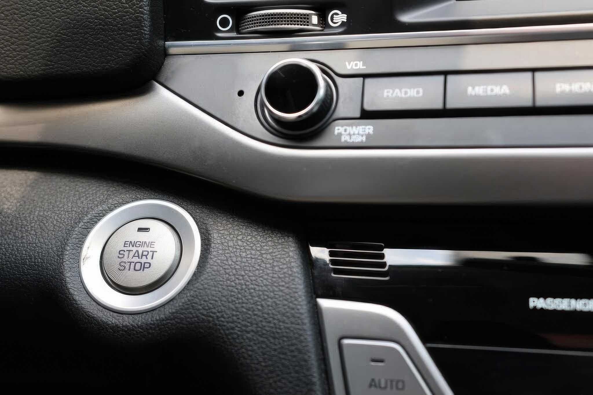 2017  Hyundai Elantra SE