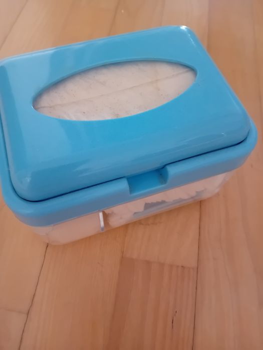 Organizer kosmetyczny z wyposażeniem