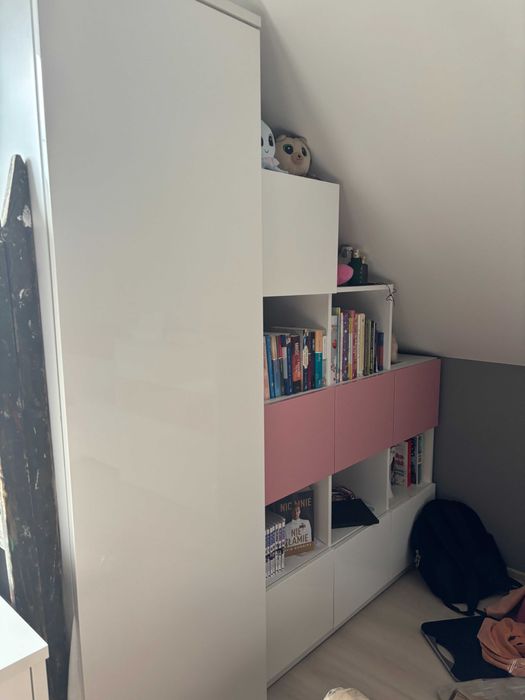 zestaw mebli (łóżko, biurko, szafa, półki oraz szuflady na ciuchy)