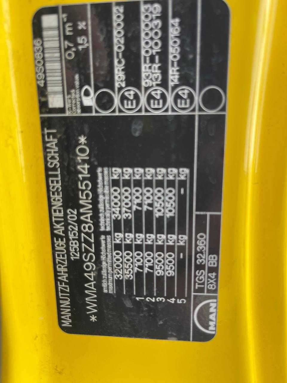Самоскид MAN TGS 32.360 2010 року з краном маніпулятором