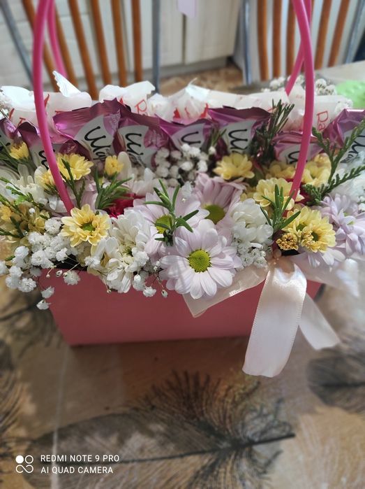 Сладкий букет ( сумочка) из конфет и цветов