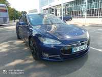 Tesla model S 70D повний привід