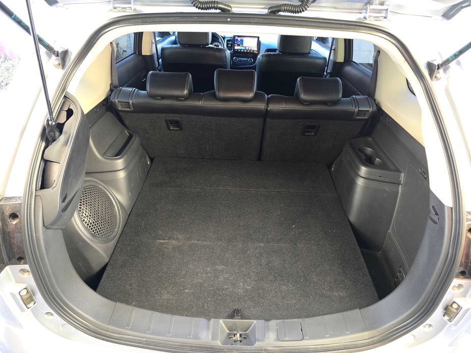 Продам свой Mitsubishi Outlander 2.4л ( ОФИЦИАЛ,  МАКС. КОМПЛЕКТАЦИЯ )