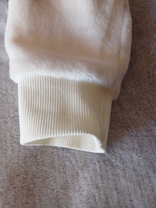 Новый свитшот c&a 146 р.