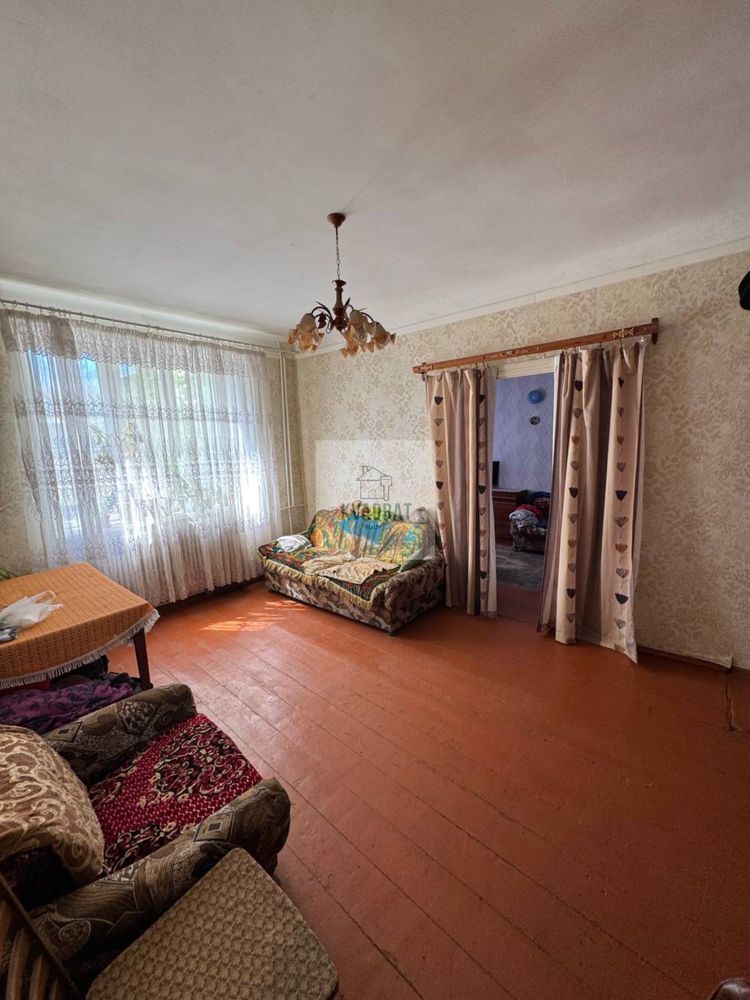 Продам 2-х кімнатну квартиру з гаражем в центрі міста
