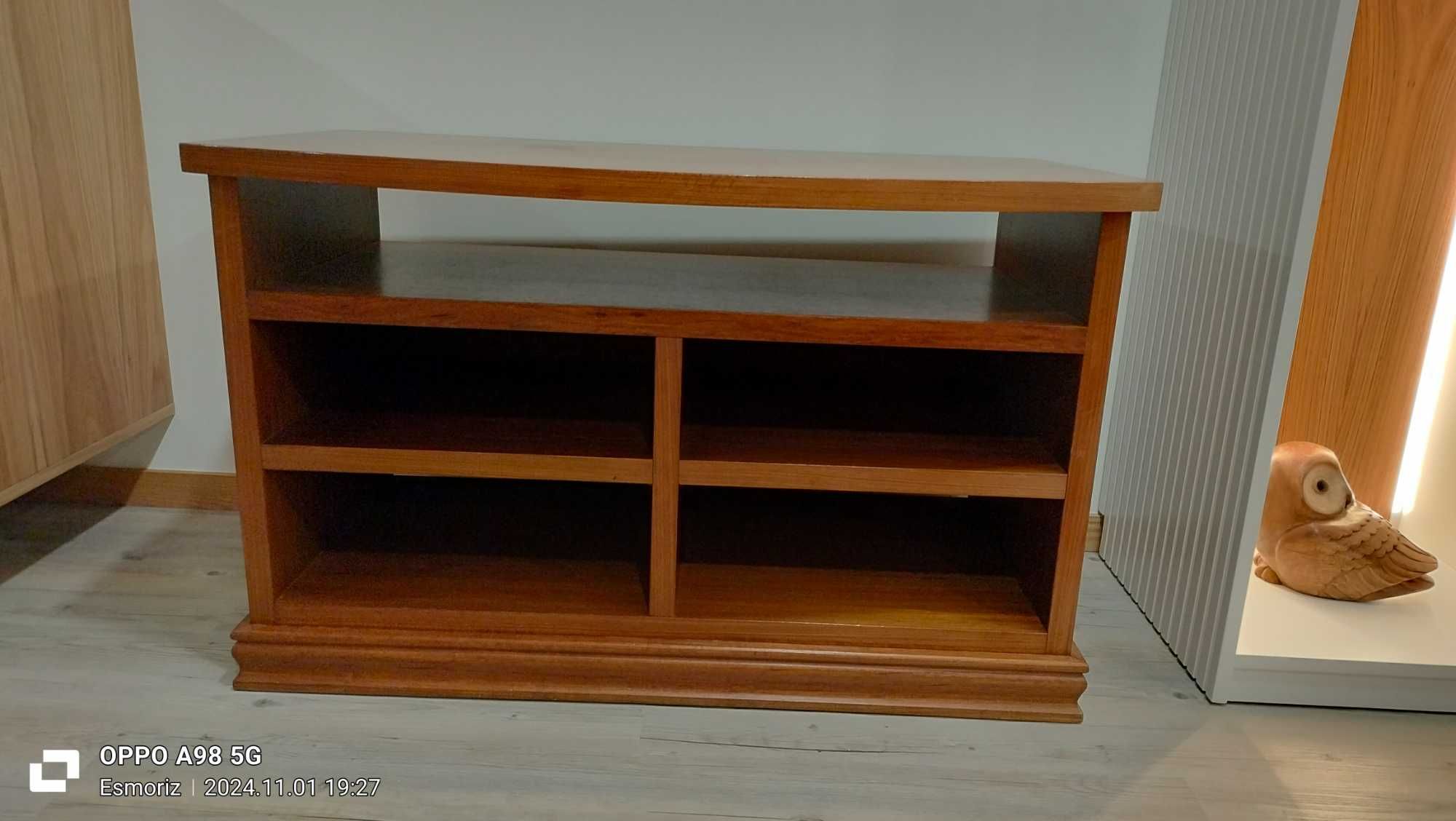 Mesa TV em madeira de Mutene