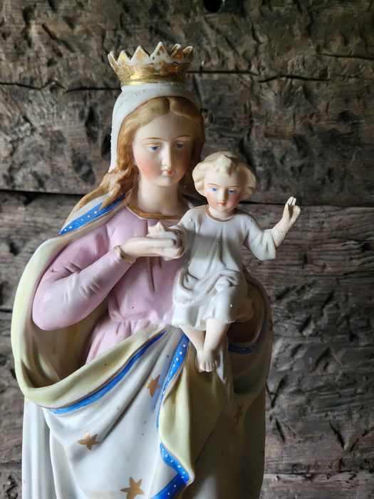 Porcelanowa Maryja Królowa Matka Boża biskwit