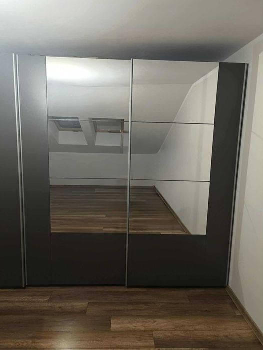 Duża szafa przesuwna