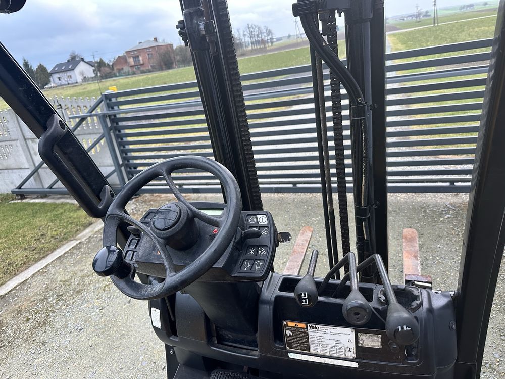 Wózek widlowy Yale 1,6t  3,3m automat diesel yanmar przesuw 2015r