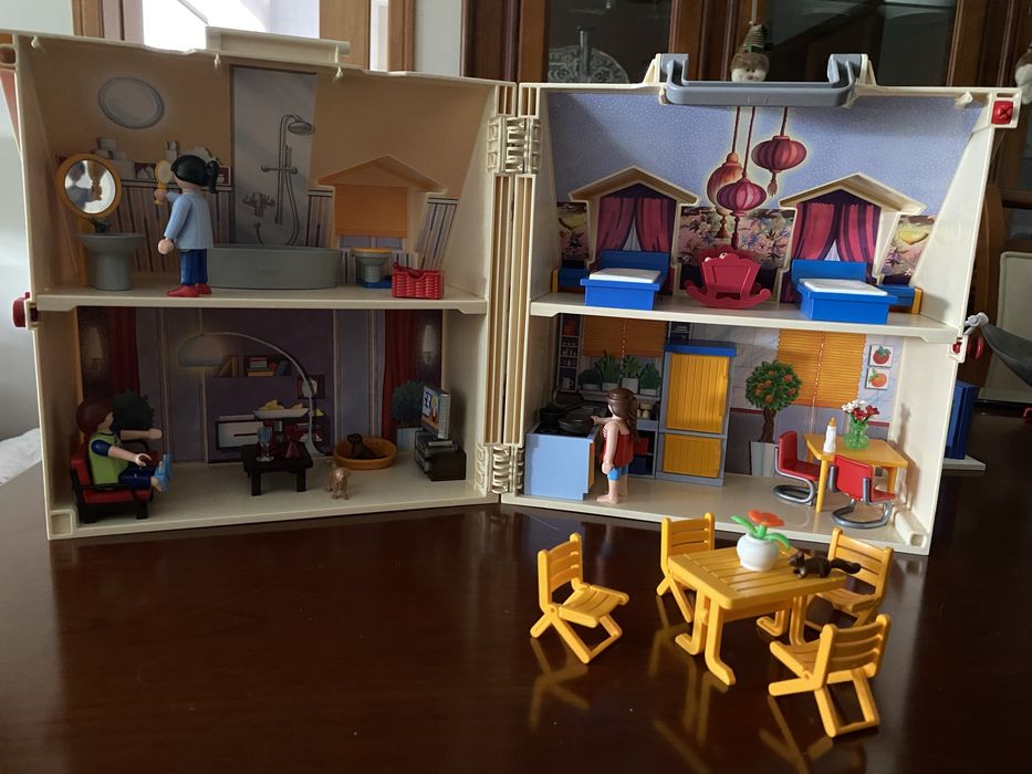 Casa playmobil em mala excelente estado