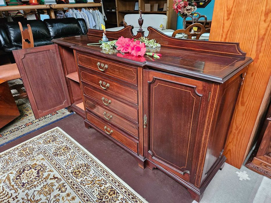 Aparador estilo D. Maria - óptimo estado geral