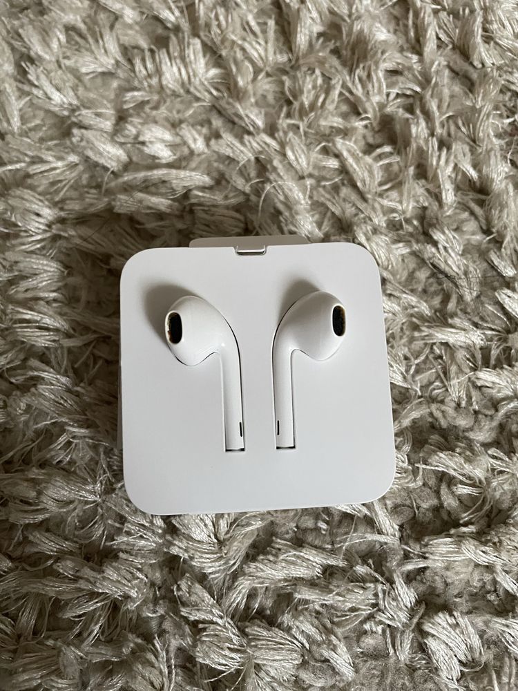 Навушники iphone airpods