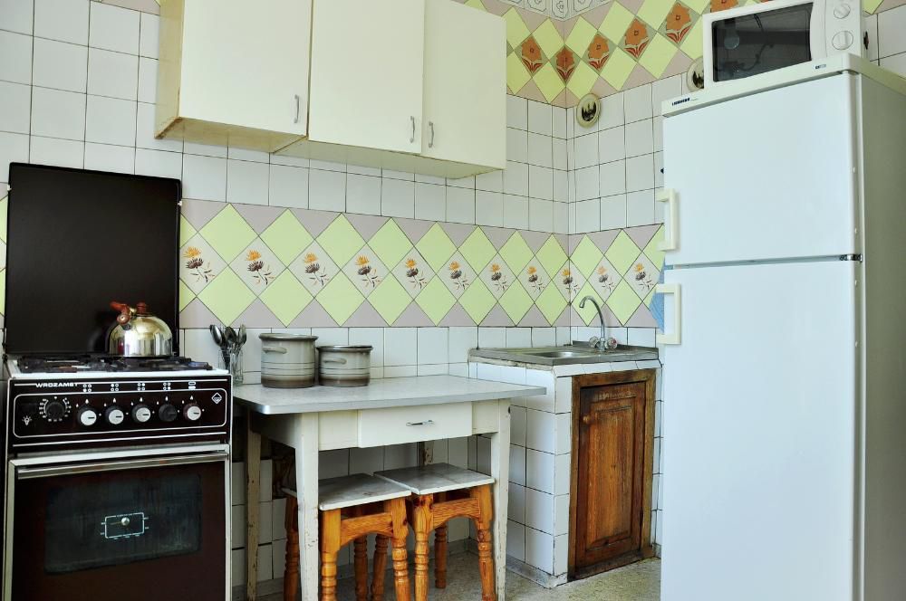 Двокімнатна квартира, подобова та погодинна .  Низький поверх, газ