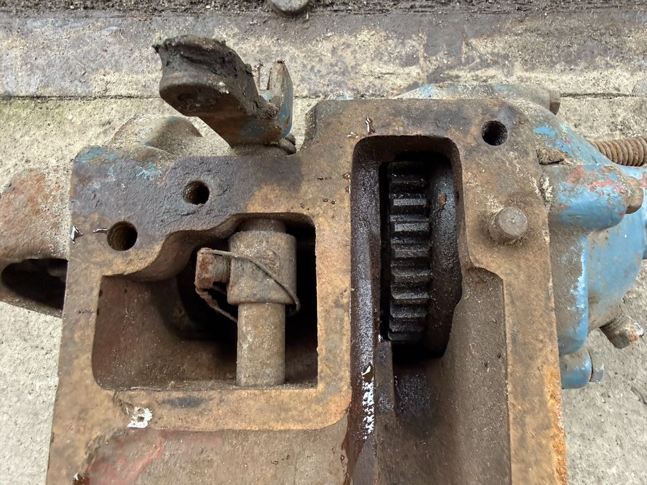 Продам редуктор пускового двигуна до трактора т-40