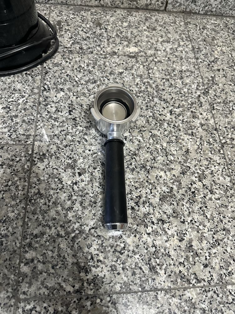 Ekspres ciśneniowy DE LONGHI EC 685.M