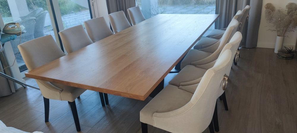 Stół dębowy jadalniany, czarna metalowa noga.