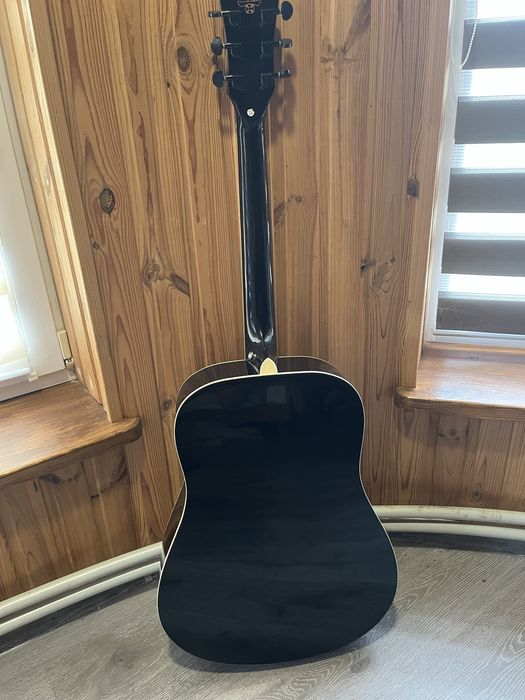 Продам акустичну гітару Equites