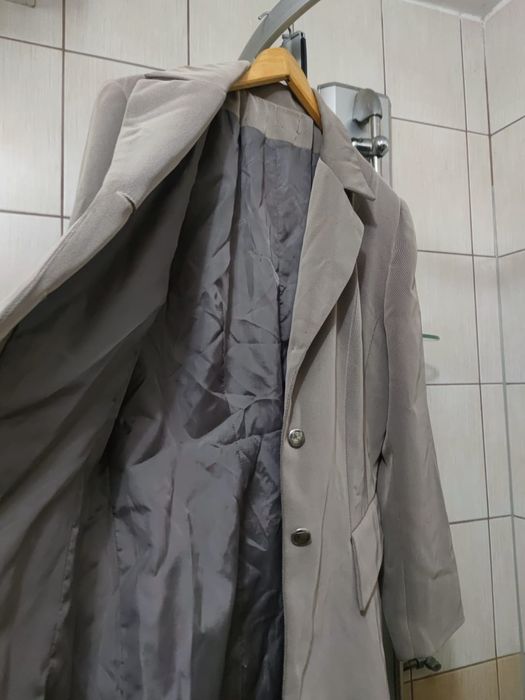 damska marynarka XL surdut kobiecy długi kremowa z długim rękawem ręka