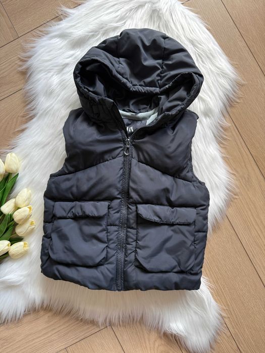 Elegancka Kamizelka bezrękawnik ZARA r 104 z kapturem ołowiany kolor