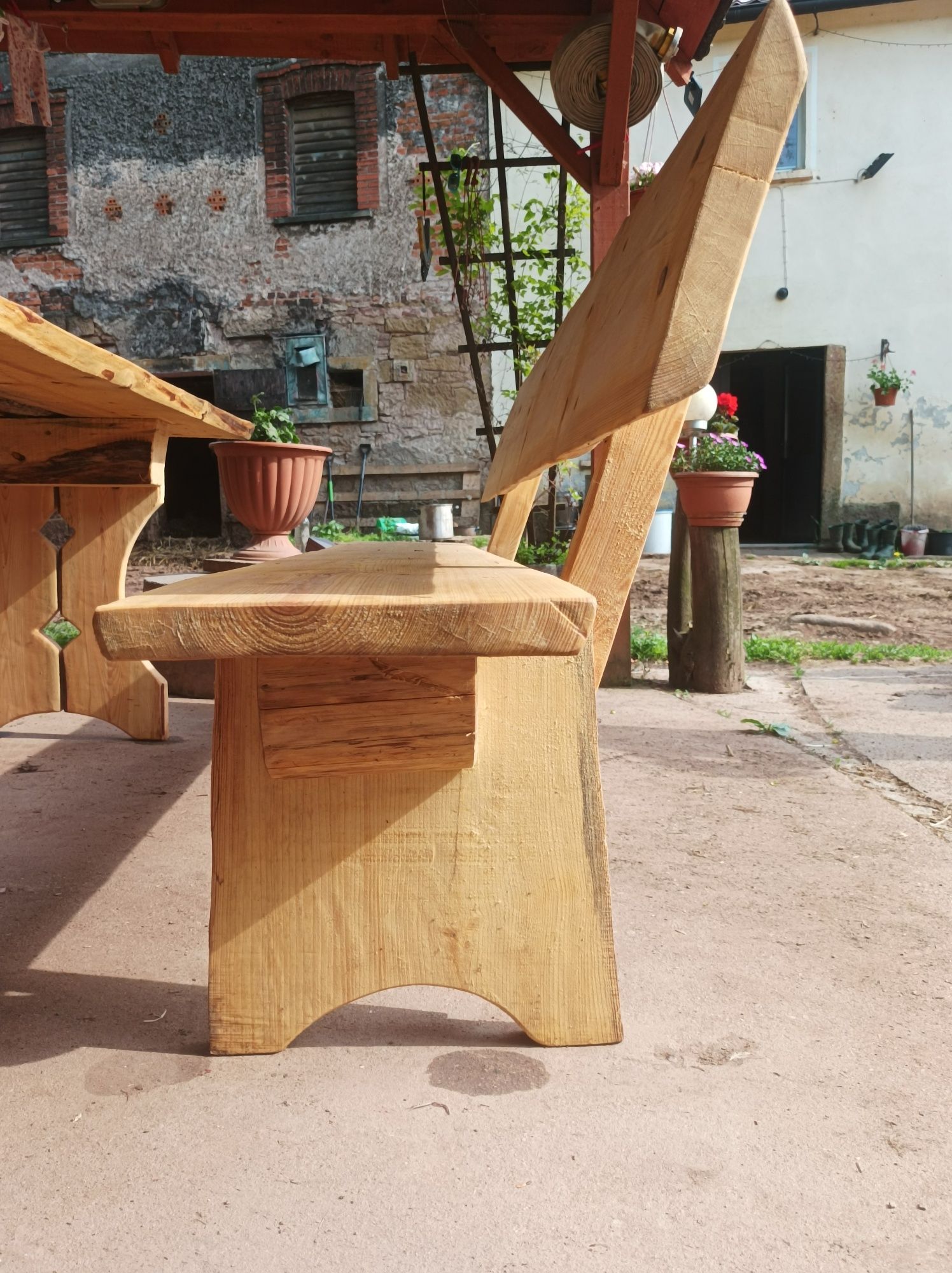 Stoły i ławki robione ręcznie