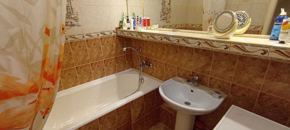 Продам 5 комнатную квартиру в Центре города  парк Глобы