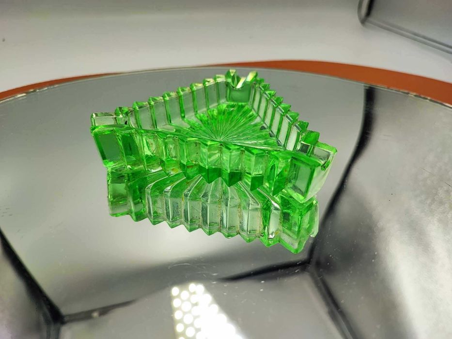 Popielniczka,huta Ząbkowice zielona