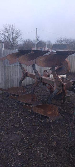 Плуг оборотний 3 корпусний