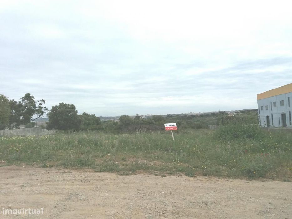 Terreno industrial Alcolombal com a area de 10800 m2