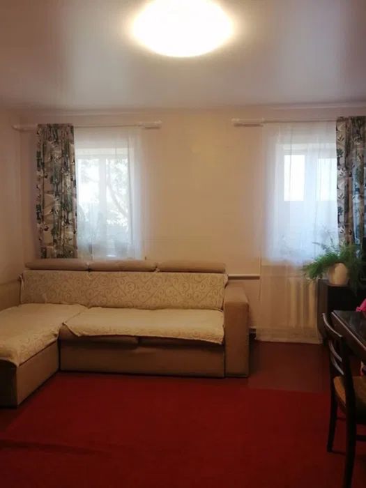 Продам будинок з ексклюзивною земельною ділянкою в центрі міста.