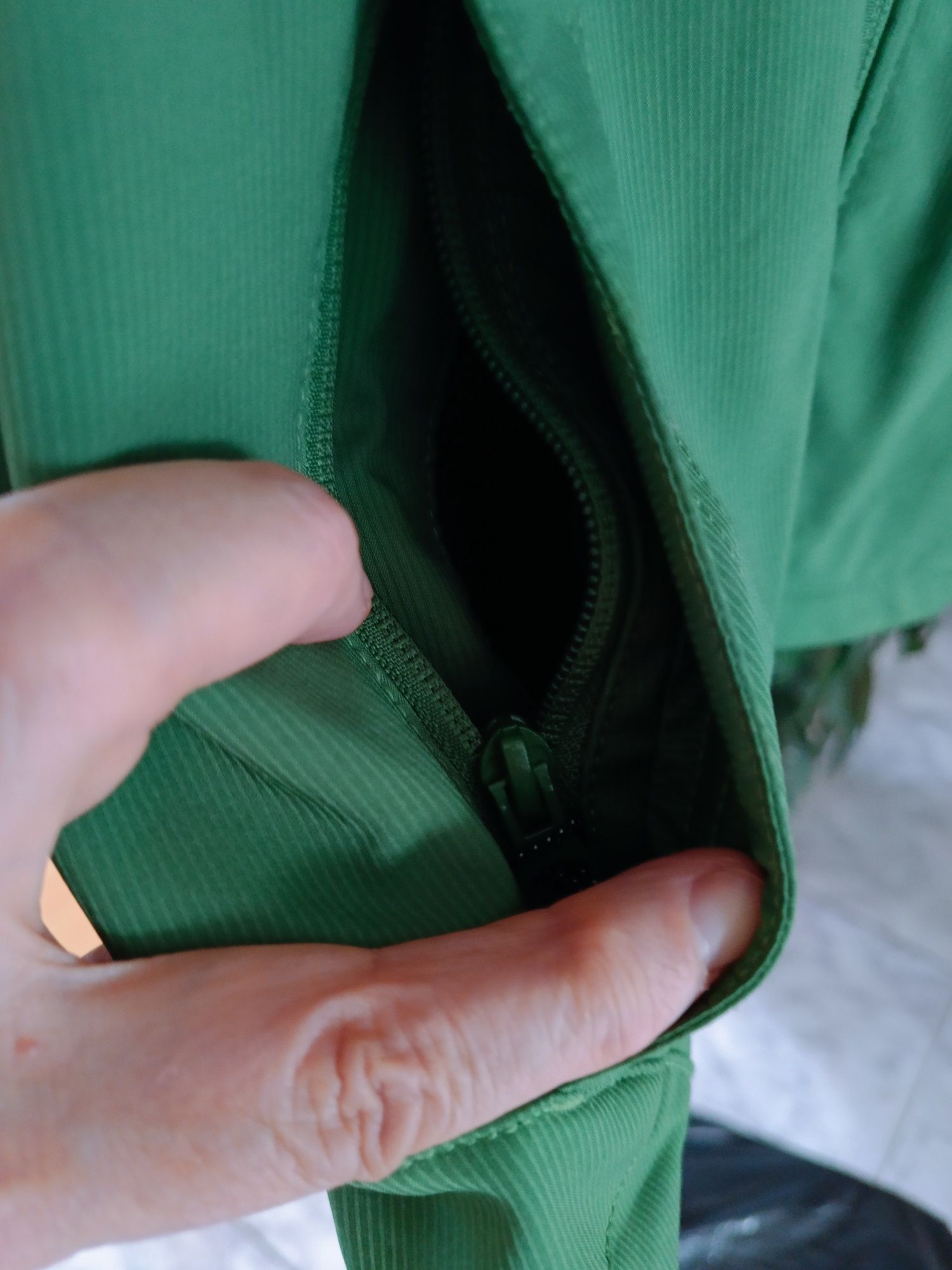Damska kurtka wiosenno-jesienna Softshell z kapturem rozmiar XS