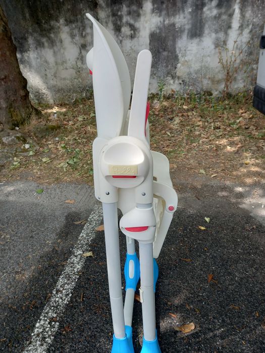 Cadeira Chicco da papa do bebé.