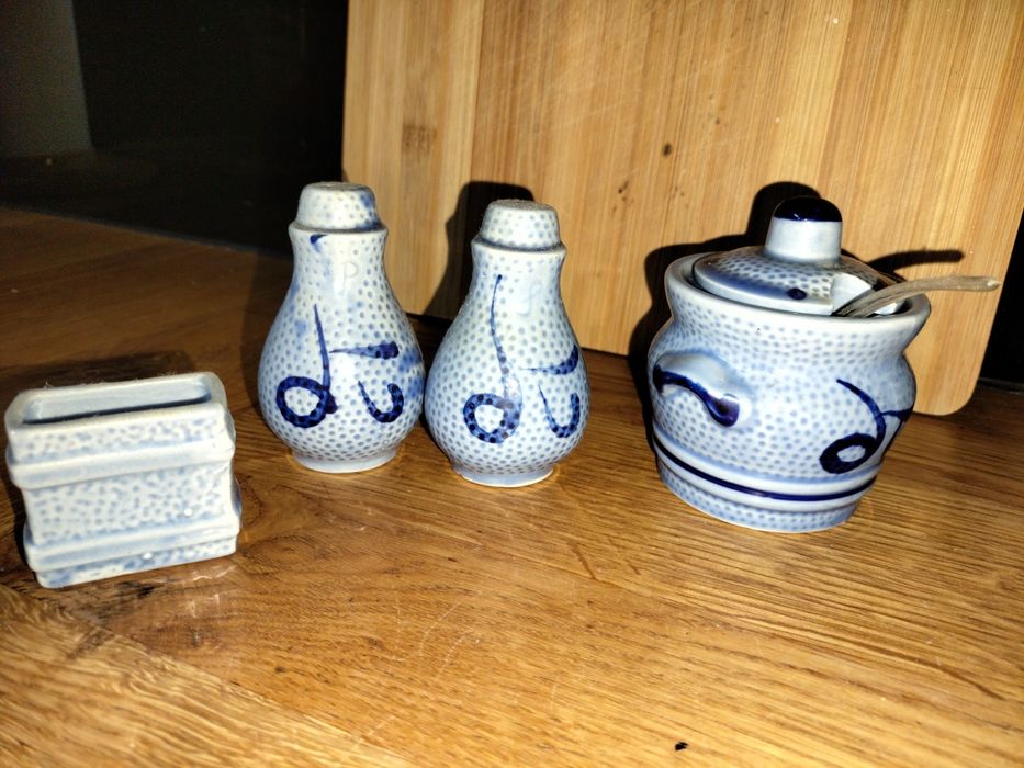 Solniczka, pieprzniczki, cukiernica i na wykałaczki