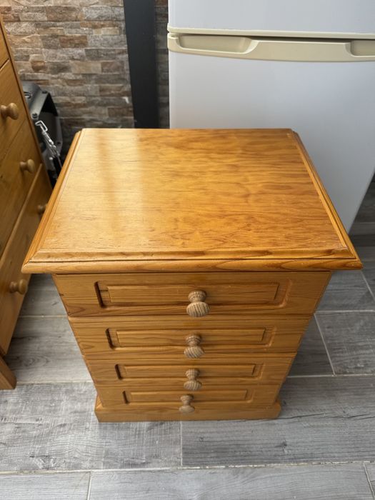 Mesa de cabeceira madeira