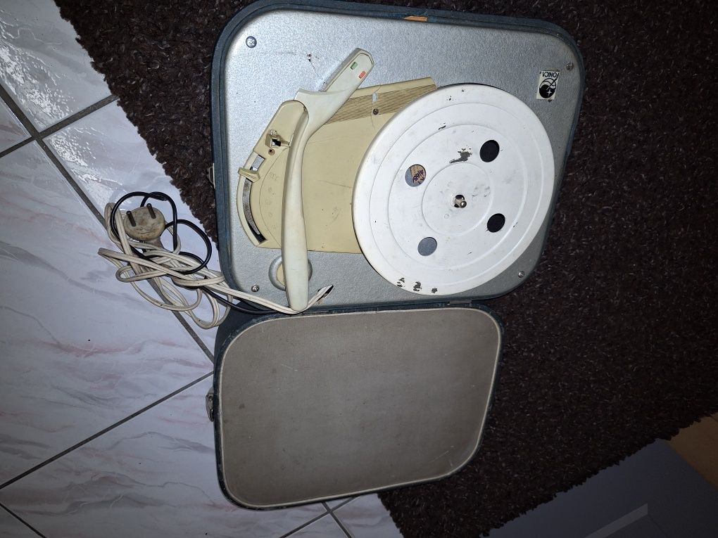 Gramofon Aster Unitra , Stan wizualny dobry, dwie sztuki.