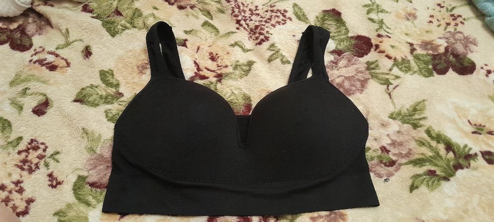 Топ з гарним вирізом