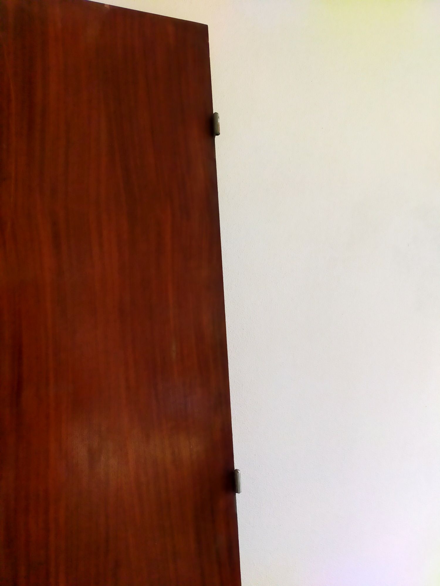 Porta com aro em madeira