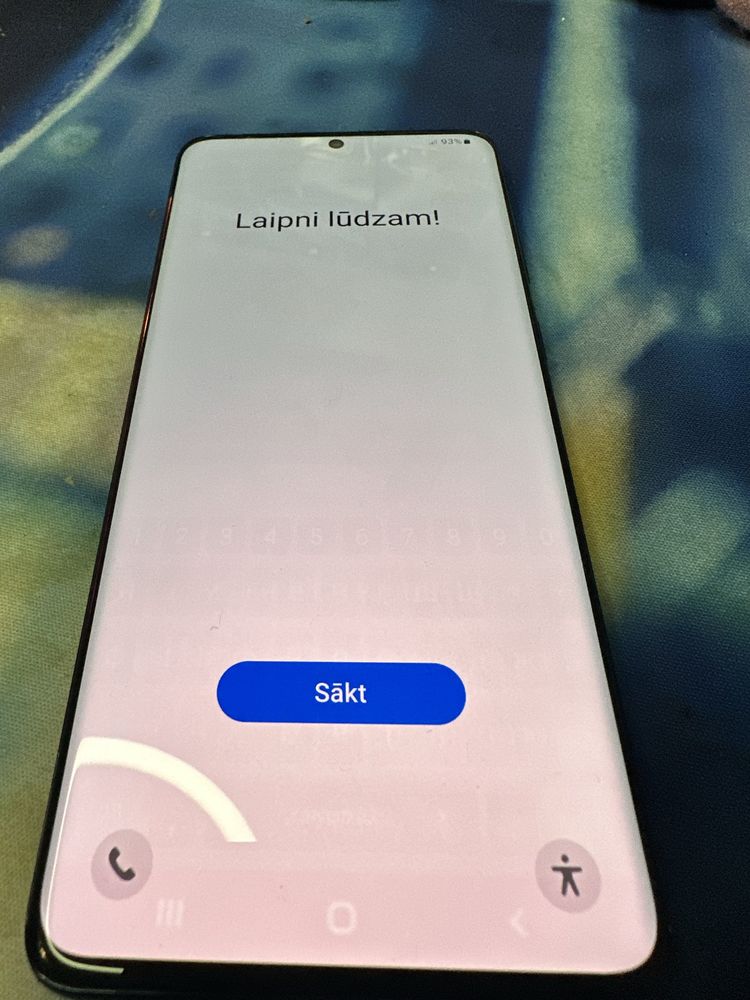 Samsung S20+.