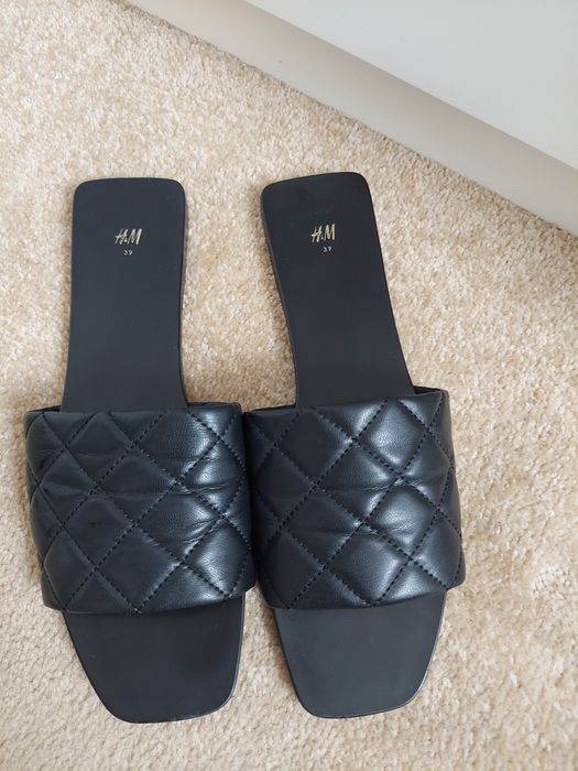 Buty Klapki H&M czarne pikowane 39