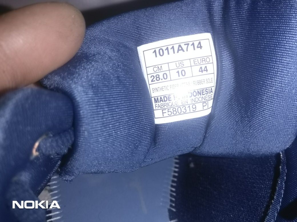 Продам кроссовки ASICS