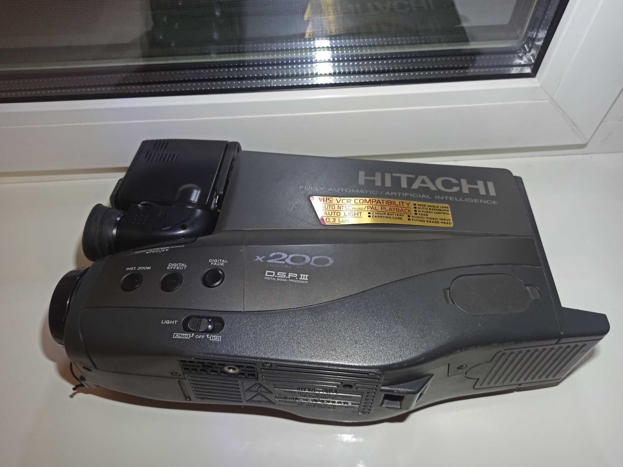 Велика відеокамера HITACHI VM-7380E для касет VHS привезена з японії