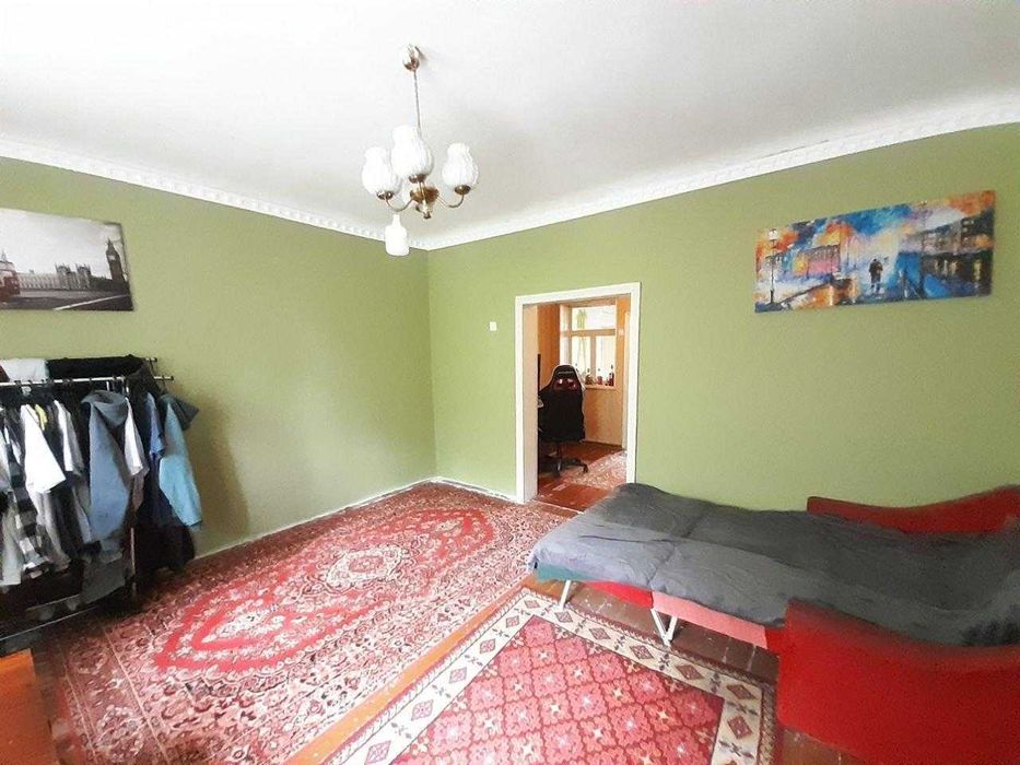 Історичний центр і крапка.